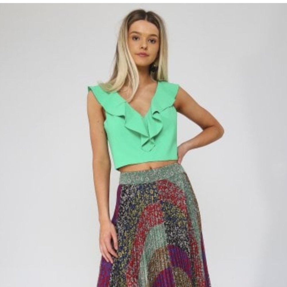 New❣️ Alice + Olivia Pria Cropped V-Neck Ruffle Top - Picture 7 of 8